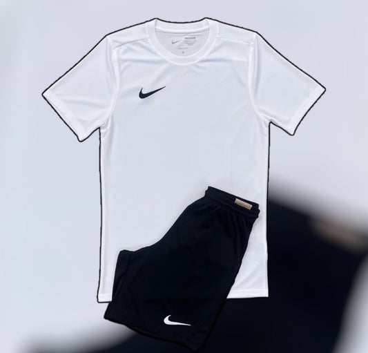 NIKE DRI FIT ESSENTIALS SET (BLACK/WHITE)